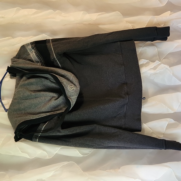 Lululemon zip up 4-6 - Picture 2 of 2